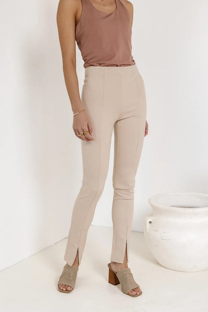 20240403_StudioWebCrop-418